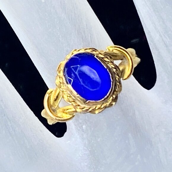 Blue Cabochon Oval Shape stone in 22 Karat Yellow Gold Ring...